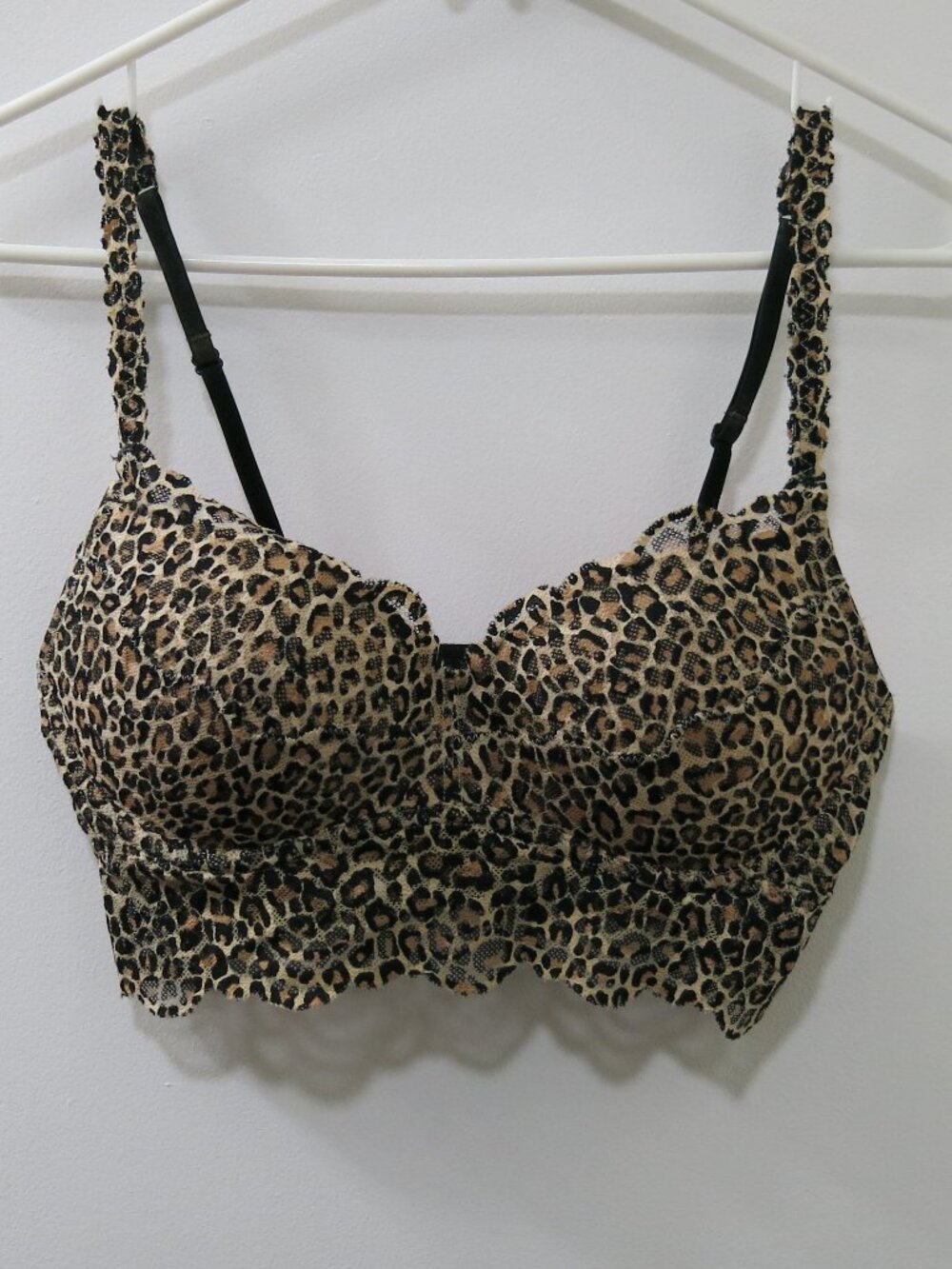 PINK Victoria's Secret Leopard Print Scalloped Lace Trim Bralette - Size Small
